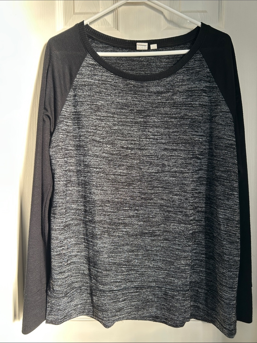 ⚜️ GAP Black Raglan Sleeve Heathered Gray Top